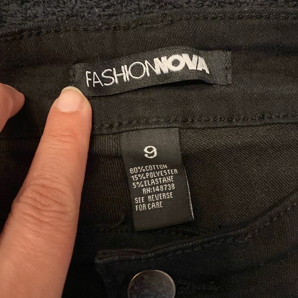 Fashion Nova Black Distressed Jeans Size: 9/29 - Picture 8 of 8